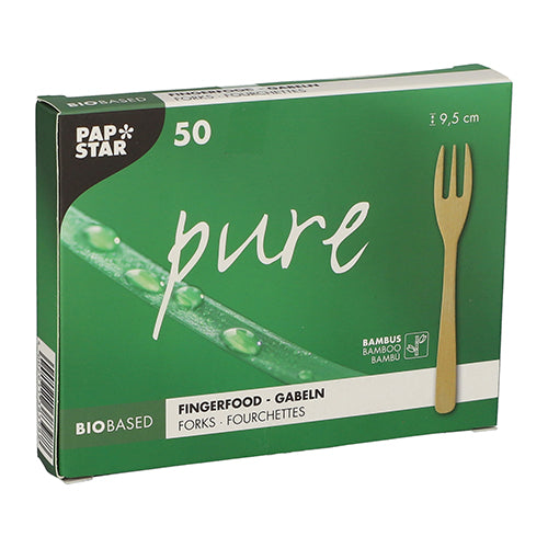 Eine grüne Box mit 50 Fingerfood-Gabeln Bambus „pure“ der PAPSTAR GmbH, je 9,5 cm, mit umweltfreundlichen Bambusgabeln und einem taubedeckten Blattmotiv. Ideal für nachhaltige Events und bewusstes Bewirten.