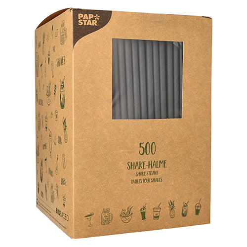 In einem braunen Karton der PAPSTAR GmbH mit der Aufschrift „PAPSTAR 500 Shake-Halme Papier Ø 8 mm · 25 cm“ sind 500 umweltfreundliche Papiertrinkhalme enthalten, die durch ein Sichtfenster mit schwarzen Trinkhalmen und Getränke- und Fruchtabbildungen an den Seiten sichtbar sind.