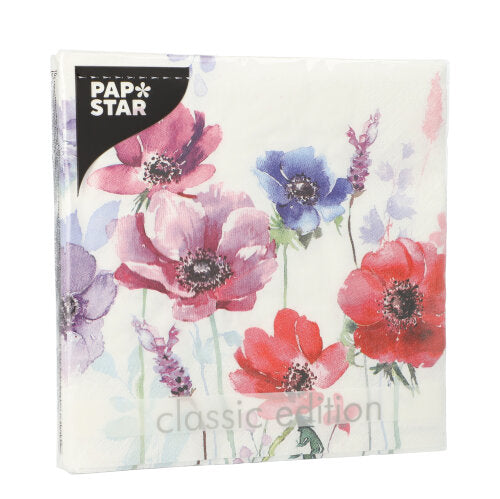 Die PAPSTAR 20 Servietten, 33x33 cm, 3-lagig von PAPSTAR GmbH haben ein florales Design - ideal für eine stilvolle Tischdekoration.