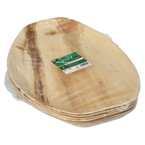 Ein Stapel PAPSTAR 6 Tabletts, Palmblatt „pure“ oval natur von der PAPSTAR GmbH, aus Palmblättern in Hellbraun, mit grün-weißem Etikett auf der Oberseite und teilweiser Umhüllung in Klarsichtfolie.