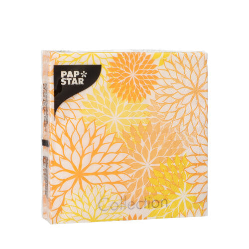Eine Packung 3-lagige Servietten 25x25 cm 1/4-Falz der PAPSTAR GmbH enthält 20 Servietten mit Blumenmuster in Gelb und Orange auf Weiß – ideal für die Tischdekoration und hübsch in Klarsichtfolie verpackt.