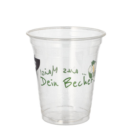Ein durchsichtiger PAPSTAR 50 Trinkbecher PLA „Becher aus Mais“ der PAPSTAR GmbH mit grünem „Dein Becher“-Schriftzug an der Seite ist leer vor einem schlichten weißen Hintergrund zu sehen.