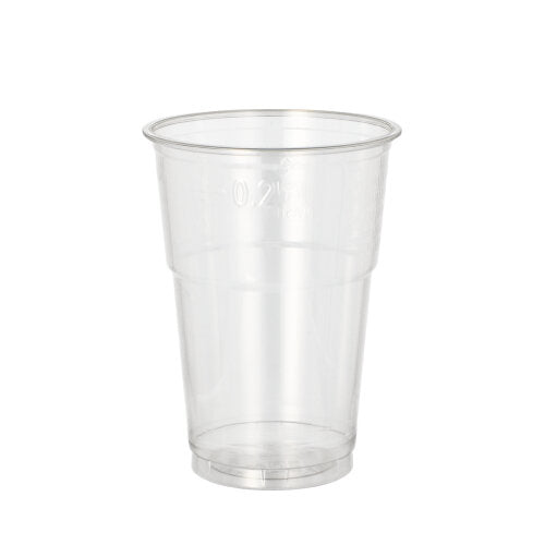 Der Starpak 50 Trinkbecher R-PET glasklar, ein umweltfreundlicher Klarsichtbecher von Starpak mit leicht konischer Form, ist vor einem schlichten weißen Hintergrund abgebildet.