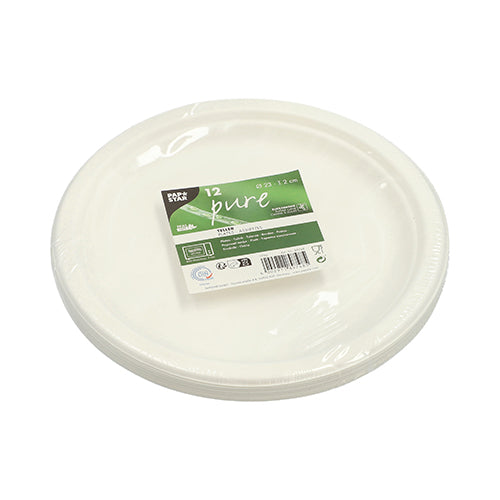Ein Stapel PAPSTAR 12 Teller aus Zuckerrohr „pure“ ungeteilt, kompostierbar und umweltfreundlich, von PAPSTAR GmbH, in Plastikverpackung mit grün-weißem Etikett.
