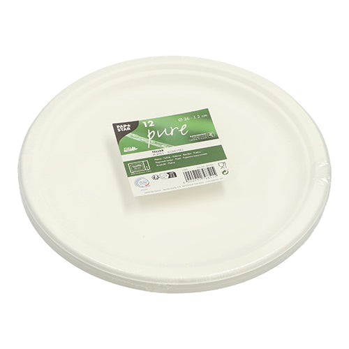Ein Stapel von 12 runden, weißen PAPSTAR „pure“ Zuckerrohr-Tellern, ungeteilt, kompostierbar und umweltfreundlich, von PAPSTAR GmbH, in Plastik mit grün-weißem Etikett samt Produktdetails verpackt.