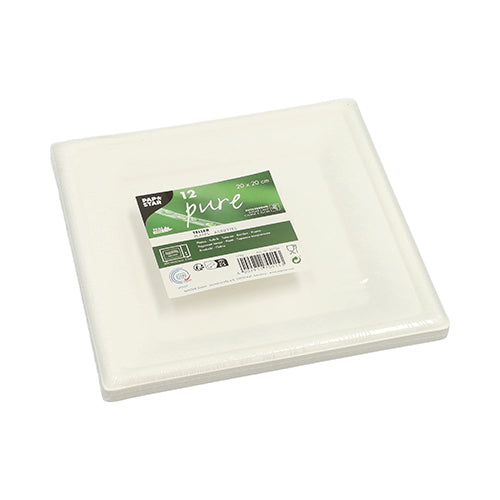 Ein Stapel PAPSTAR 12 Teller „pure“ eckig aus Zuckerrohr ist plastikverpackt, trägt ein grün-weißes Etikett mit Produktinfos und Branding der PAPSTAR GmbH. Die weißen Teller sind biologisch abbaubar und umweltfreundlich.