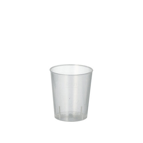 Ein klares, unmarkiertes Starpak Schnapsglas aus PP steht mittig vor weißem Hintergrund. Das starre Mehrweg-Glas aus der Starpak 50-Serie ist unzerbrechlich und zeichnet sich durch Schlichtheit und hohe Haltbarkeit aus.