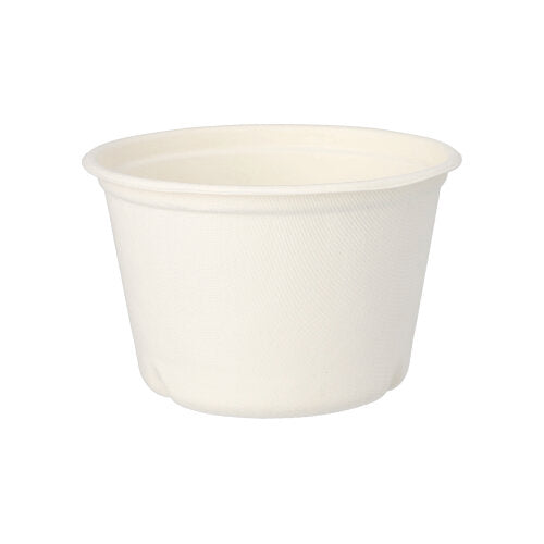 Der PAPSTAR 50 Suppenbecher aus Zuckerrohr „pure“ weiß von PAPSTAR GmbH ist ein kleiner, schlichter, weißer Suppenbecher mit leicht ausgestelltem Rand, vor weißem Hintergrund fotografiert.