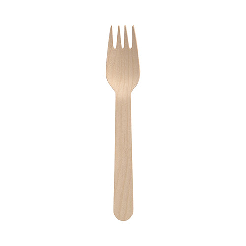 Eine einzelne PAPSTAR Holz-Gabel „pure“ (16 cm, 4 Zinken) von PAPSTAR GmbH aus der 250er Folie-Verpackung, präsentiert vor weißem Hintergrund.