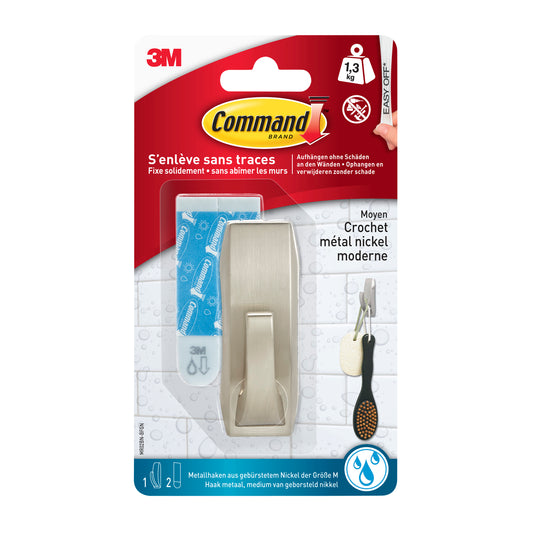 Vorderansicht der 3M Deutschland GmbH Command™ Bad Metallhaken "Modern Reflection" Verpackung mit einem mittleren Nickelhaken und zwei Klebestreifen; hält bis zu 1,3 kg und lässt sich sauber entfernen, ohne Wände zu beschädigen.