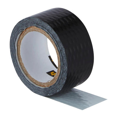 A roll of Scotch® Extremium™ Universal Adhesive Tape (3 m x 19 mm) from 3M Deutschland GmbH stands upright with a partially unrolled end showing the adhesive on a white background.