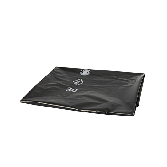 Der gefaltete schwarze Kunststoff-Müllsack DEISS 95055 (900x1100mm, Typ 70, schwarz) der EMIL DEISS KG mit Recycling-/Materialsymbolen und einer weißen "36" bietet eine praktische Verpackungslösung für den Karton- oder Versandkarton.