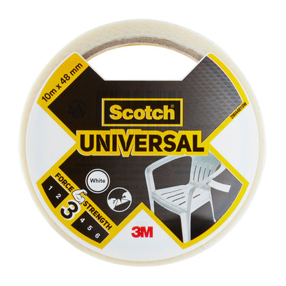 Eine Rolle Scotch® Universal Klebeband 2904 (10 m x 48 mm) der 3M Deutschland GmbH, auf deren Verpackung ein Kunststoffstuhl, die Kraftstufe 3/6 und das 3M-Logo abgebildet sind.