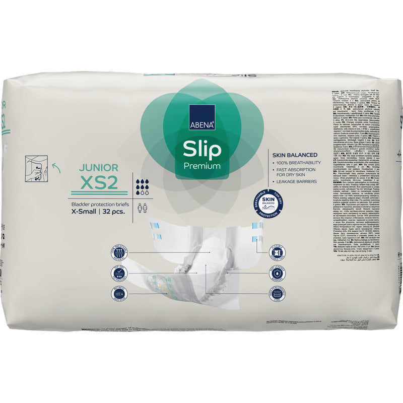 Eine Packung ABENA Slip Junior Premium Gr XS2 (32 Paar) von Abena Re-Seller GmbH. Die meist weiße Verpackung hat blaue und blaue Akzente mit Produktdetails auf der Vorderseite.