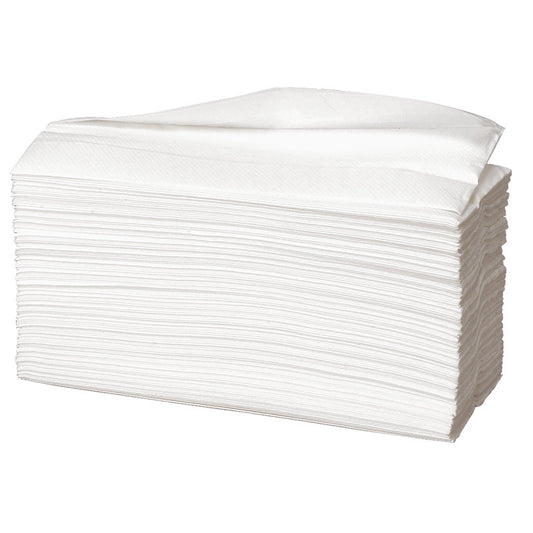 Ein großer Stapel Abena Re-Seller GmbH Papierhandtücher, 2-lagig, 23x31 cm, Weiß (Packung mit 153 Paaren), ordentlich gefaltet und übereinander auf weißem Hintergrund angeordnet.