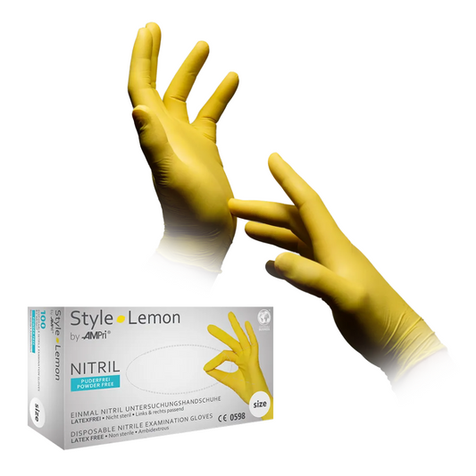 Eine Schachtel AMPri STYLE LEMON Nitrilhandschuhe puderfrei von MED-COMFORT, Gelb, beschriftet mit einem Foto einer behandschuhten Hand, die eine OK-Geste macht. Über der Schachtel schweben zwei Hände in gelben, puderfreien Nitril-Untersuchungshandschuhen, eine mit gespreizten und die andere mit ausgestreckten Fingern.