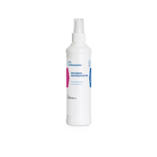 Weiße 250-ml-Flasche der Dr. Schumacher GmbH Descoderm Hautdesinfektion mit Sprühkopf. Auf dem Vorderetikett sind der Produktname und Angaben zum Desinfektionsmittel in blauer und rosa Schrift angegeben.