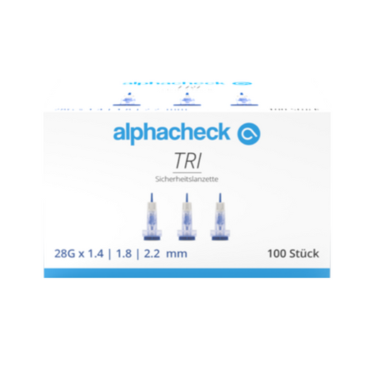 Abgebildet ist eine Schachtel mit der Aufschrift „Alphacheck TRI Sicherheitslanzetten 28G | Packung (100 Stück)“ von Berger Med GmbH. Sie enthält 100 Sicherheitslanzetten mit den Abmessungen 28G x 1,4 mm, 1,8 mm und 2,2 mm für die Kapillarblutentnahme. Auf der Vorderseite der Schachtel sind Bilder von drei Lanzetten und ein Text in Blau- und Schwarztönen zu sehen, der den Sicherheitsmechanismus beschreibt.
