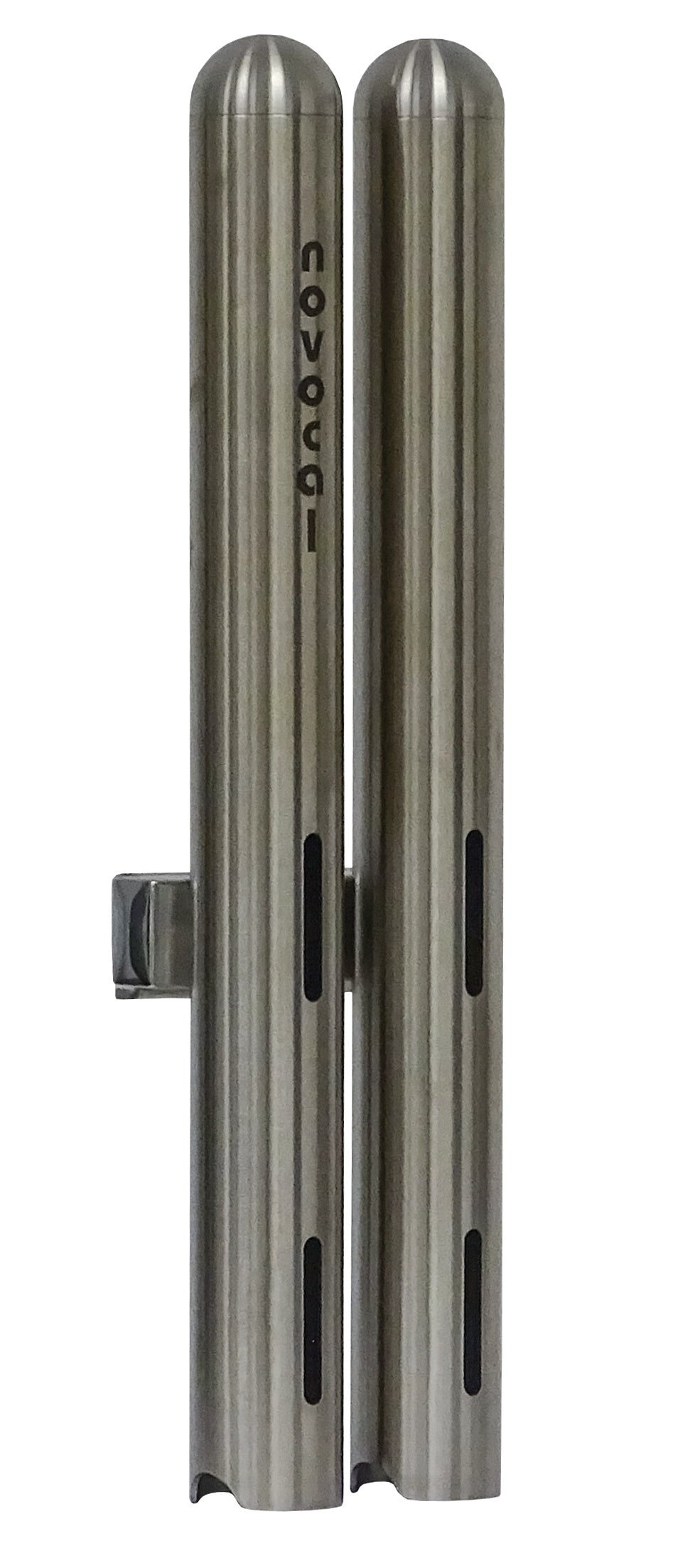 Zwei vertikale Novocal Becherspender 2-fach aus Edelstahl, je Ø 42,4 mm und für ca. 28 Medikamentenbecher, nebeneinander stehend mit Aufdruck "novocat" auf einem und horizontalen Schlitzen auf beiden gebürsteten Metallspendern.