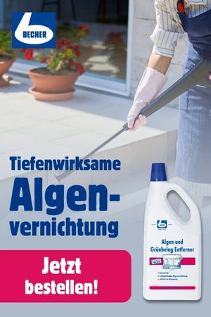 Eine Person reinigt mit einem Hochdruckreiniger helle Terrassenfliesen vor einem Haus. Auf der linken Seite steht ein Werbetext: „Tiefenwirksame Algenvernichtung“. Darunter ein rotes Feld mit der Aufschrift „Jetzt bestellen!“. Rechts unten ist eine Flasche des Produkts „Becher Algen und Grünbelag Entferner“ abgebildet, mit blauem Deckel und Etikett.