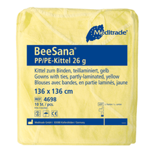 Yellow, partially laminated disposable packaging Meditrade BeeSana® PP/PE gown 26g labeled with product details in German and symbols for recyclability and packaging content of Meditrade GmbH.