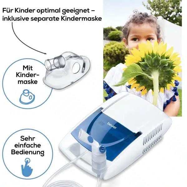 Ein kleines Kind im gestreiften Pullover hält eine Sonnenblume vor ihr Gesicht. Neben ihr steht der Beurer Inhalator IH 26 der Beurer GmbH. In deutscher Sprache wird darauf hingewiesen, dass er für Kinder geeignet ist und eine separate Kindermaske enthält. Weitere Texte betonen, dass er sehr einfach zu bedienen ist und sich daher perfekt zur Behandlung von Asthma und anderen Atemwegserkrankungen eignet.