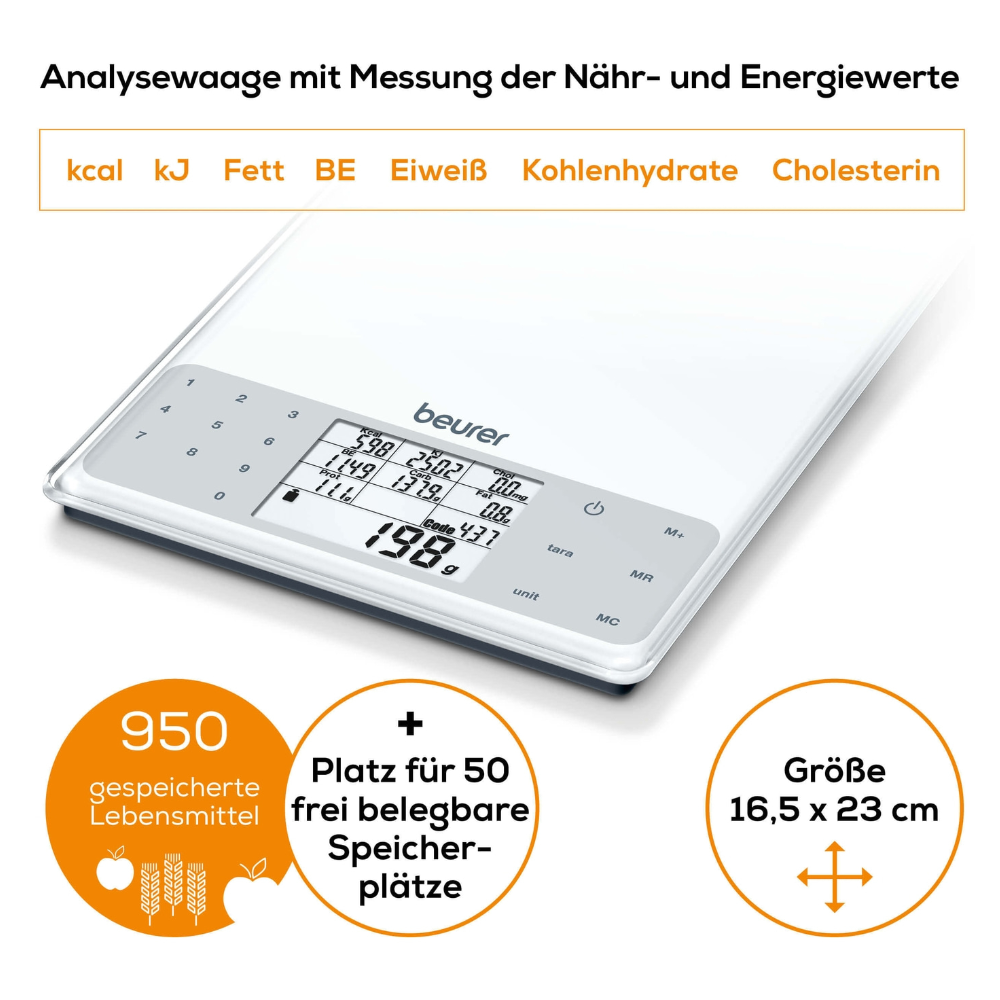 Die Beurer DS 61 Nährwert-Analysewaage von Beurer GmbH ist eine weiße digitale Küchenwaage mit Touchscreen-Oberfläche, die Nährwertinformationen wie Kalorien, Fett und Protein anzeigt. Diese Nährwert-Analysewaage kann Daten für bis zu 950 Artikel speichern und verfügt über 50 anpassbare Steckplätze. Ihre Abmessungen betragen 16,5 x 23 cm.