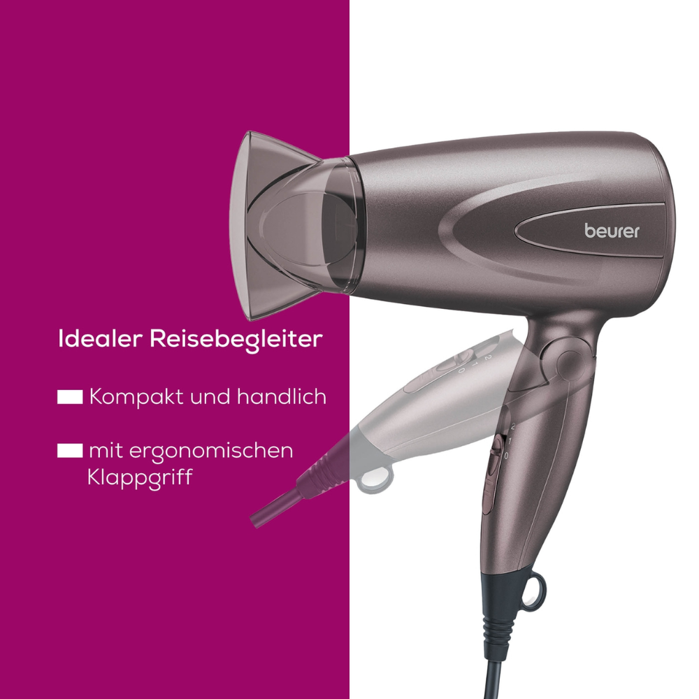 Ein Werbebild zeigt den kompakten, tragbaren Beurer HC 17 Klappbarer Kompakthaartrockner der Beurer GmbH. Die Texte daneben lauten „Idealer Reisebegleiter“, „Kompakt und handlich“ und „mit ergonomischem klappbarem Griff“ und unterstreichen die praktische Reisegröße und das ergonomische Design des klappbaren Griffs, perfekt für die Aufrechterhaltung der Leistungsstärke unterwegs.