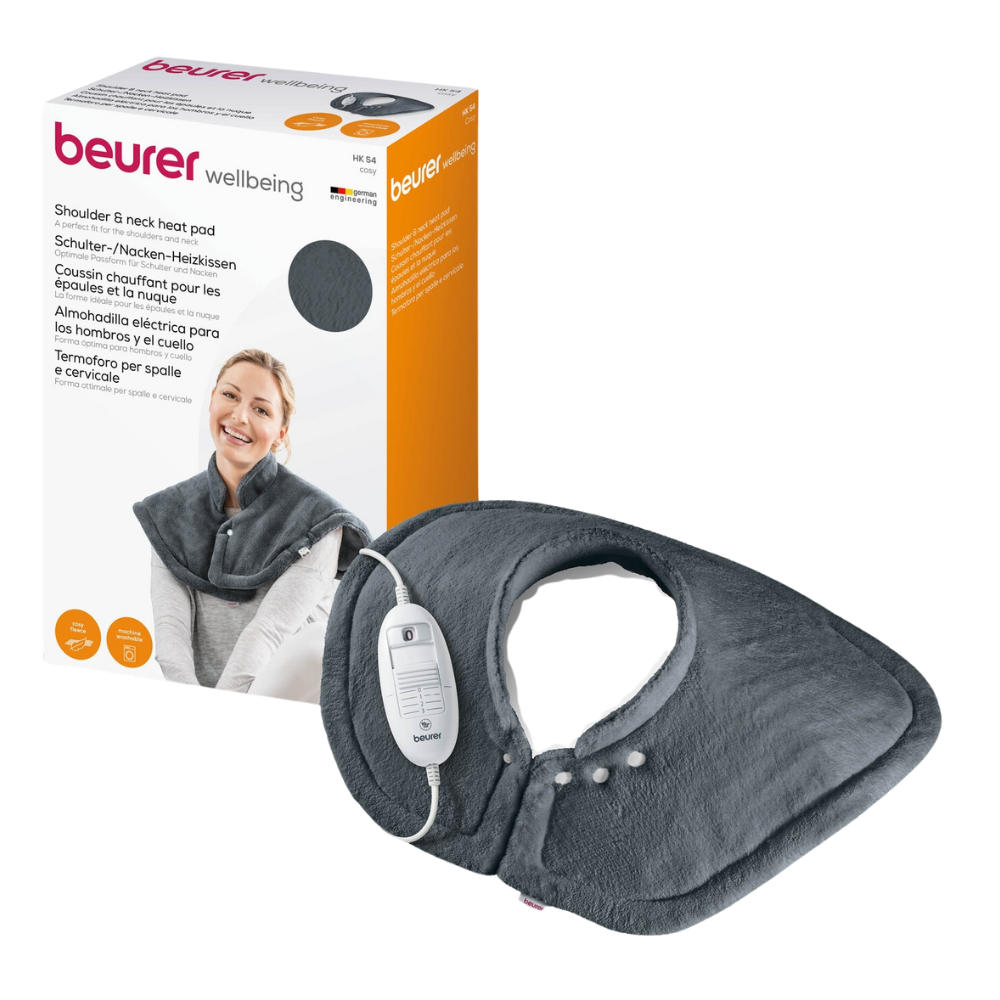 Das Beurer Wellbeing Rücken- und Nacken-Heizkissen, das Beurer HK 53, ist in dunkelgrauem, weichem Stoff abgebildet. Es enthält eine angeschlossene Steuereinheit. Auf der aufrecht stehenden Produktverpackung ist „Wohltuende Wärme“ und ein Bild einer Person abgebildet, die das Rücken-/Nacken-Heizkissen trägt.