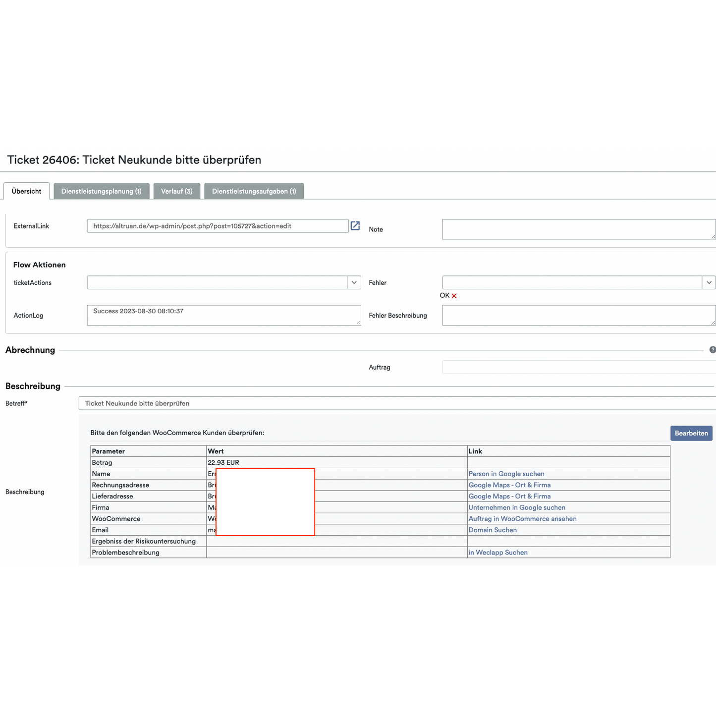 Screenshot der Schnittstelle eines Ticketsystems eines Cloud-Dienstes, in der verschiedene Felder wie „Ticketdetails“, „Journal“ und „Kunde“ angezeigt werden, wobei Informationen zu einer Transaktion, einschließlich der Artikelkosten, in einem roten Feld hervorgehoben sind. Dabei wird OrderGuardian von Altruan verwendet.