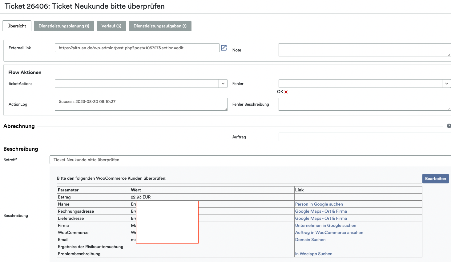 Screenshot der Schnittstelle eines Ticketsystems eines Cloud-Dienstes, in der verschiedene Felder wie „Ticketdetails“, „Journal“ und „Kunde“ angezeigt werden, wobei Informationen zu einer Transaktion, einschließlich der Artikelkosten, in einem roten Feld hervorgehoben sind. Dabei wird OrderGuardian von Altruan verwendet.