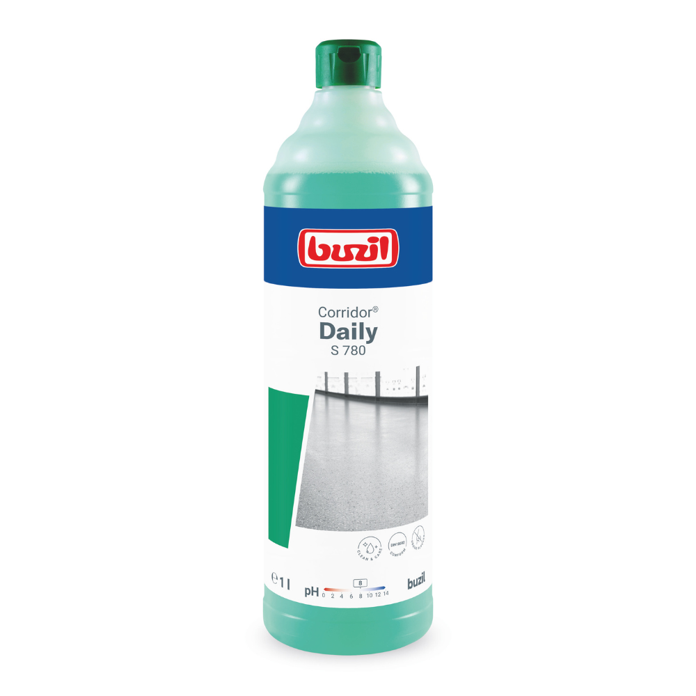 The image shows a bottle of Buzil Corridor® Daily S 780 floor care with odor blocker from BUZIL-WERK Wagner GmbH & Co. KG, which was specifically developed for sports floors and other water-resistant surfaces. The light blue bottle has a white label with a red logo and contains 1 liter of cleaning solution that also effectively blocks odors.