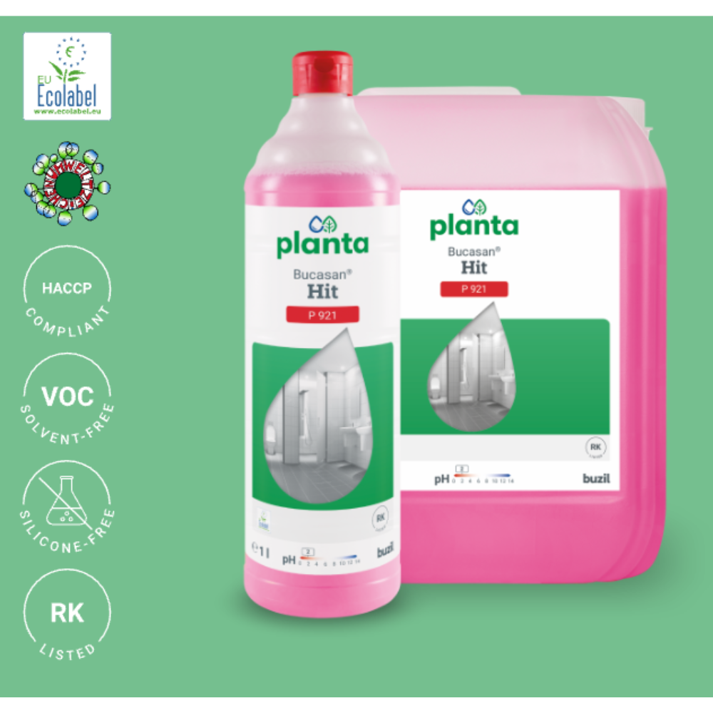 Das Bild zeigt eine rosa Flasche und einen größeren rosa Behälter mit Buzil Planta Bucasan® Hit P 921 Ökologischer Sanitärunterhaltsreiniger, einem Produkt der BUZIL-WERK Wagner GmbH & Co. KG. Es ist bekannt für seinen streifenfreien Glanz und erfüllt die HACCP-Standards. Darüber hinaus ist es frei von VOCs und Silikon und trägt stolz das EU-Umweltzeichen sowie Symbole, die seine umweltfreundlichen Eigenschaften hervorheben.