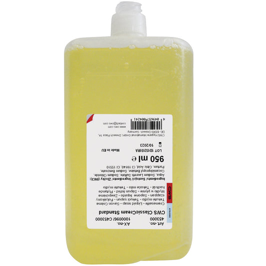 Eine transparente, rechteckige CWS Kunststoffflasche (950 ml) ist mit hochwertiger, gelber Seifencreme gefüllt. Auf der umgedrehten Flasche befindet sich ein weiß-rotes Etikett mit mehrsprachigen Informationen. Genieße ein angenehmes Hautgefühl bei jeder Anwendung.