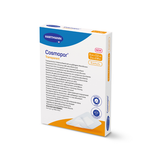 Die Box des Cosmopor Transparent Steriler Transparentverbandes der Paul Hartmann AG ist weiß mit blauen und orangen Akzenten, zeigt Produktdetails, hat eine Größe von 5 cm x 7,2 cm und zeigt auf der unteren Vorderseite ein Bild des bakterienabweisenden Wundkissenverbandes.