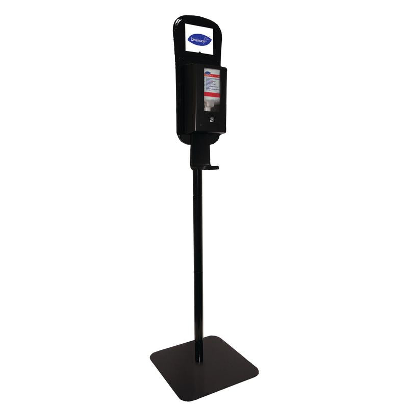 Eine höhenverstellbare, schwarze Standsäule von Diversey Deutschland GmbH & Co. OHG für Hybridspender mit rechteckigem Standfuß, Fußpedal und oben platziertem CleanPro-Behälter.