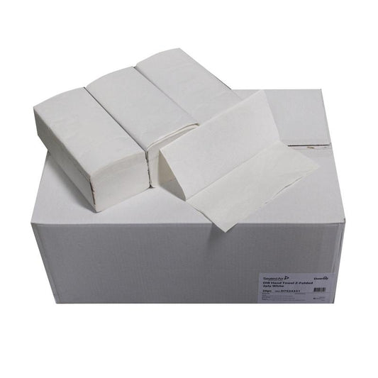 Eine Diversey Deutschland GmbH & Co. OHG Spender D1228913 Karton enthält drei Stapel Falthandtücher V-Faltung 2-lagig naturweiß aus recyceltem Papier (160 Stück), eines davon teilweise aufgefaltet, mit sichtbarem Produktetikett an der Seite.