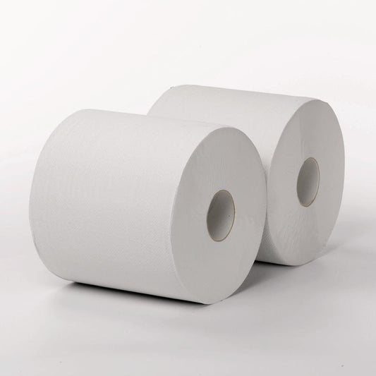 Zwei Wischtuchrollen Maxi 2-lagig weiß 555m von Diversey Deutschland GmbH & Co. OHG mit je 1460 Blatt (38 x 25 cm) liegen nebeneinander auf einer schlichten weißen Fläche mit weißem Hintergrund.
