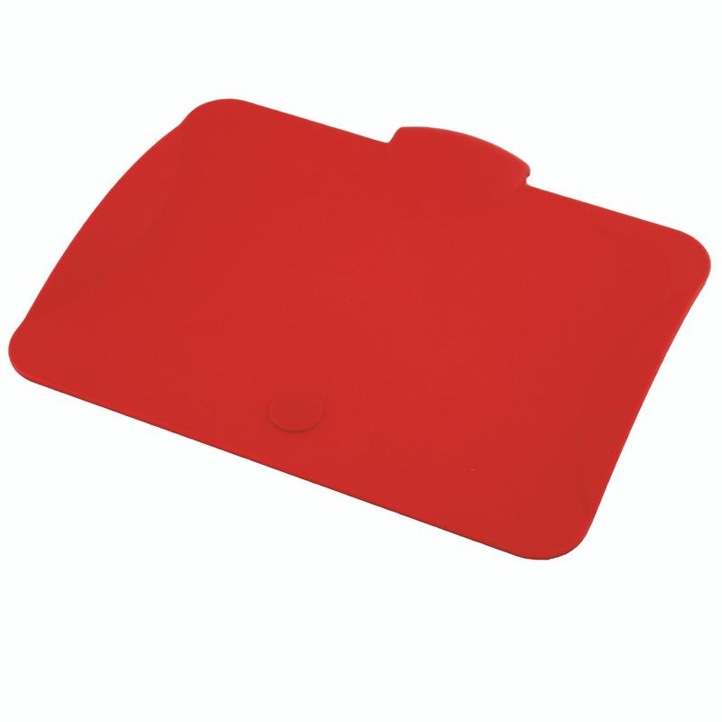 Eine rote, rechteckige Silikonmatte mit abgerundeten Ecken und Lasche, gestaltet als TASKI Deckel für 7 l Eimer von Diversey Deutschland GmbH & Co. OHG, passend für 7- und 12-Liter-Eimer; auf weißem Hintergrund liegend dargestellt.