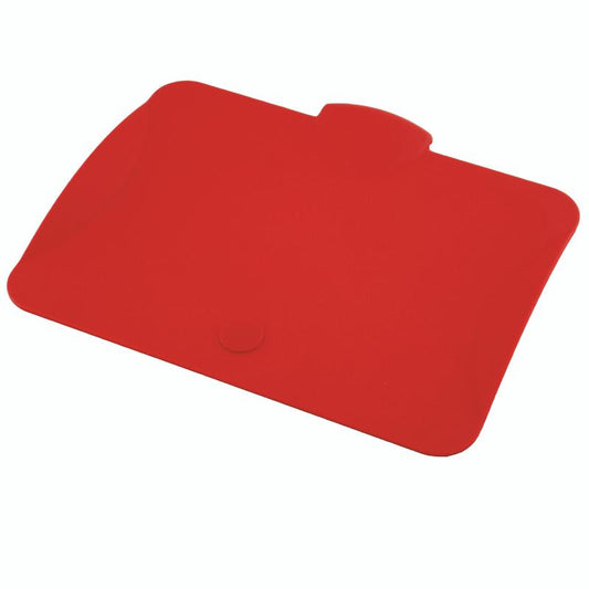 Eine rote, rechteckige Silikonmatte mit abgerundeten Ecken und Lasche, gestaltet als TASKI Deckel für 7 l Eimer von Diversey Deutschland GmbH & Co. OHG, passend für 7- und 12-Liter-Eimer; auf weißem Hintergrund liegend dargestellt.