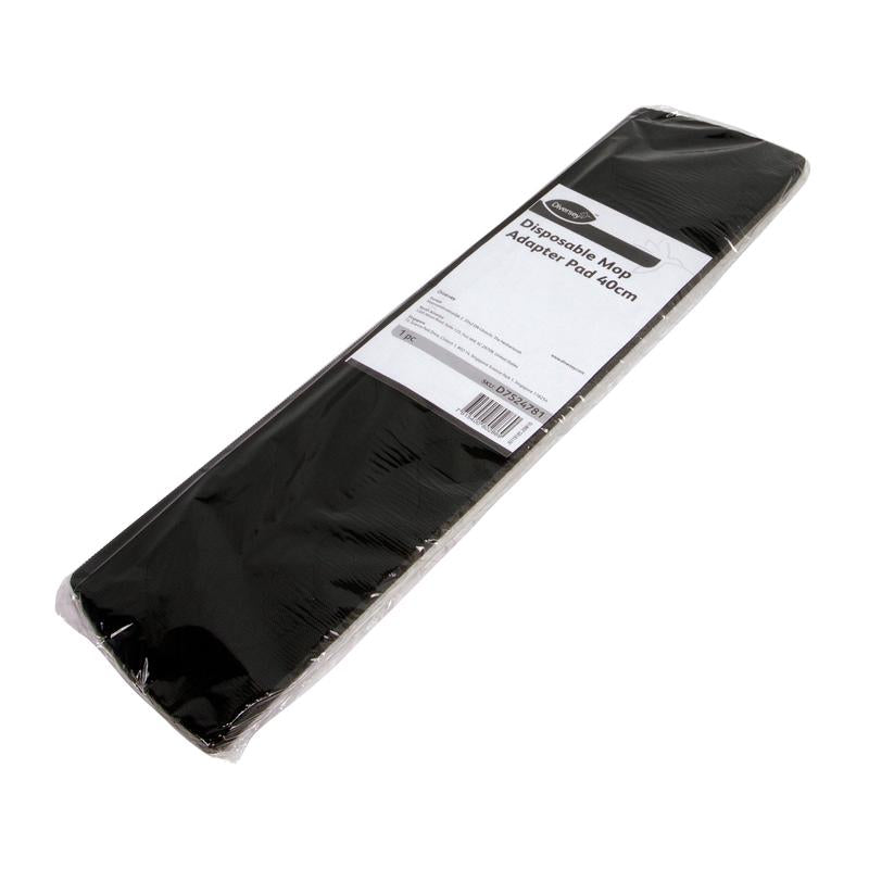 Eine rechteckige Packung Einweg-Mop-Adapterpad 40cm von Diversey Deutschland GmbH & Co. OHG, versiegelt in klarem Kunststoff mit weißem und schwarzem Etikett, ideal für hygienische Einwegnutzung und effiziente Schmutzentfernung.