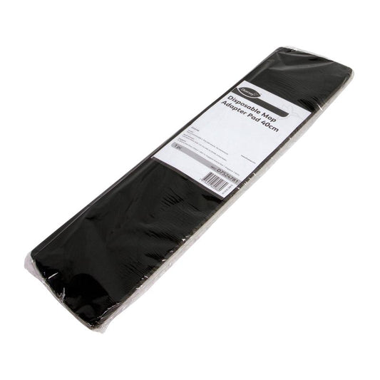Eine rechteckige Packung Einweg-Mop-Adapterpad 40cm von Diversey Deutschland GmbH & Co. OHG, versiegelt in klarem Kunststoff mit weißem und schwarzem Etikett, ideal für hygienische Einwegnutzung und effiziente Schmutzentfernung.