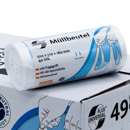 A roll of DEISS Universal Plus garbage bags with product number 49800 and a capacity of 20 liters, as well as a practical carrying handle, is presented on a box. The label indicates the dimensions 500 x 510 + 160 mm and contains 40 tear-resistant bags. Additionally, the label contains information about the environmentally friendly features in German. This product is offered by the brand EMIL DEISS KG (GmbH + Co.).