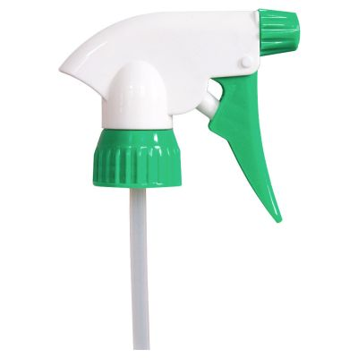Die Dr. Schumacher Sprühpumpe der Dr. Schumacher GmbH ist ein Sprühkopf mit weißem Körper und grüner Düse, Auslöser und Manschette, hier in der Seitenansicht mit aufgesetztem Ansaugrohr für die hygienische Reinigung.