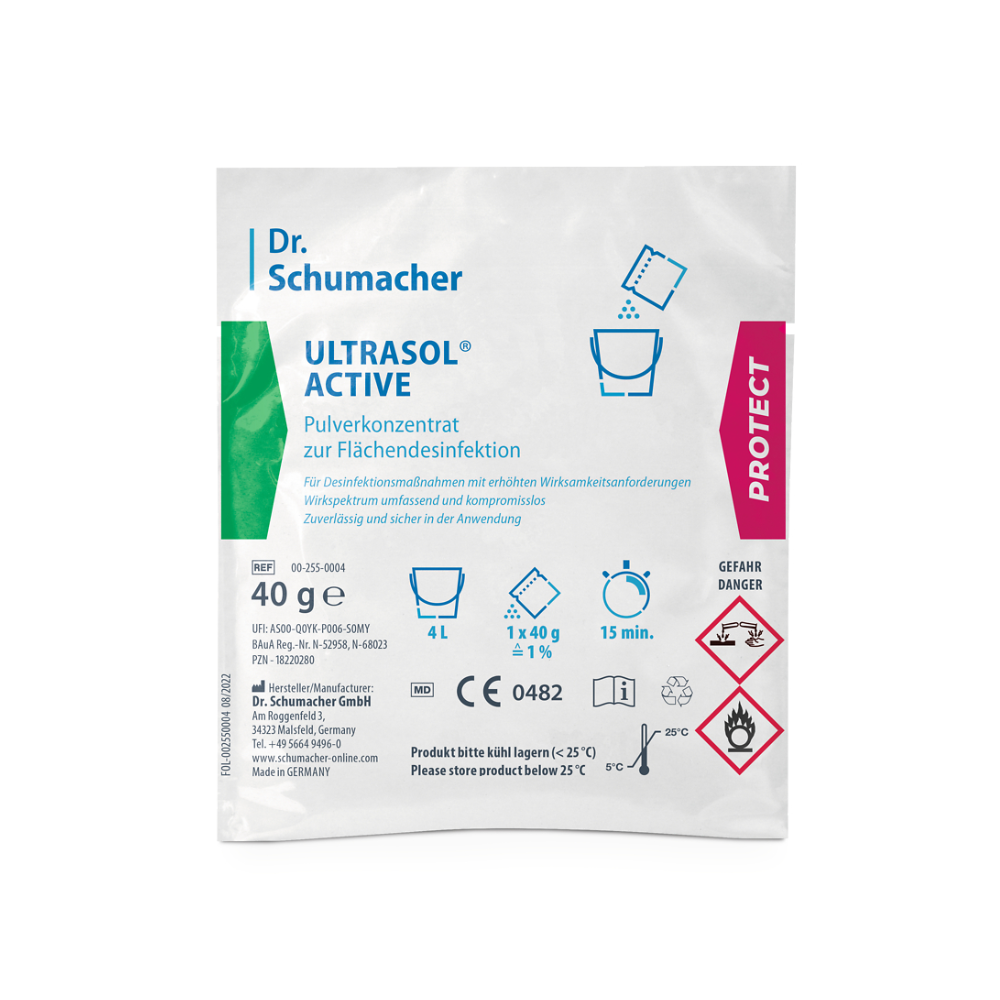 Eine Packung Dr. Schumacher Ultrasol® Active Flächendesinfektion der Dr. Schumacher GmbH enthält Pulverkonzentrat zur Flächendesinfektion. Die weiße Packung mit grünen und rosa Akzenten enthält Text und Symbole, die darauf hinweisen, dass sie 40 Gramm Pulverkonzentrat zur Flächendesinfektion enthält und unter 25 °C gelagert werden sollte. Auf der Verpackung sind auch Gefahrensymbole vorhanden.