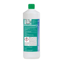 Eine weiße Flasche Dr. Becher BO 300 Grundreiniger Universal mit weißem Verschluss verfügt über eine deutsche Anleitung, eine Abbildung einer Bodenreinigungsmaschine für wasserfeste Bodenbeläge und ein auffälliges Warnsymbol auf dem Etikett.