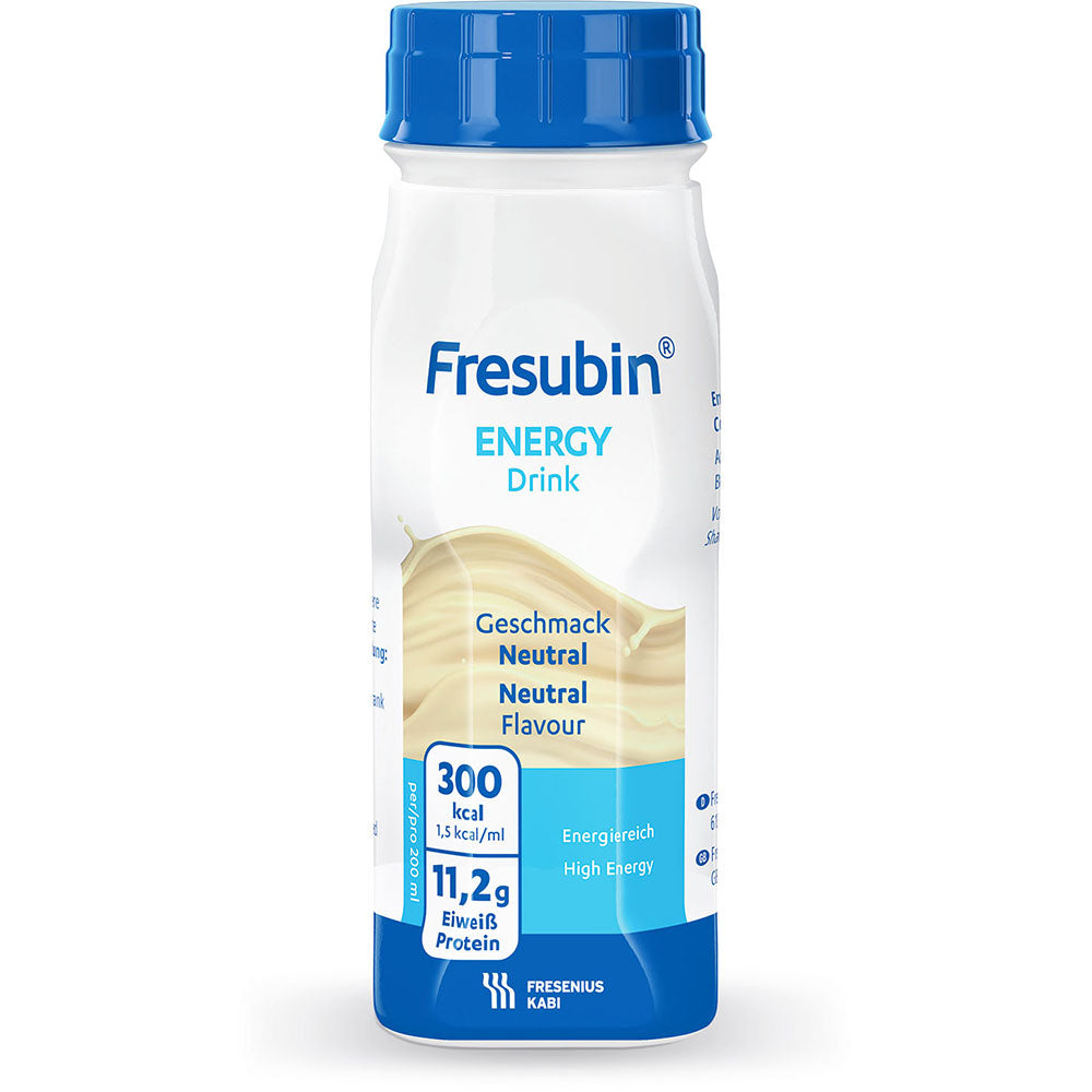 Eine 200 ml Plastikflasche Fresubin Energy Drink von Fresenius Kabi Deutschland GmbH, neutraler Geschmack, blauer Verschluss. Auf dem Etikett sind 300 kcal und 11,2 g Protein pro Flasche angegeben. Der Schriftzug und der Text sind in Deutsch und Englisch.