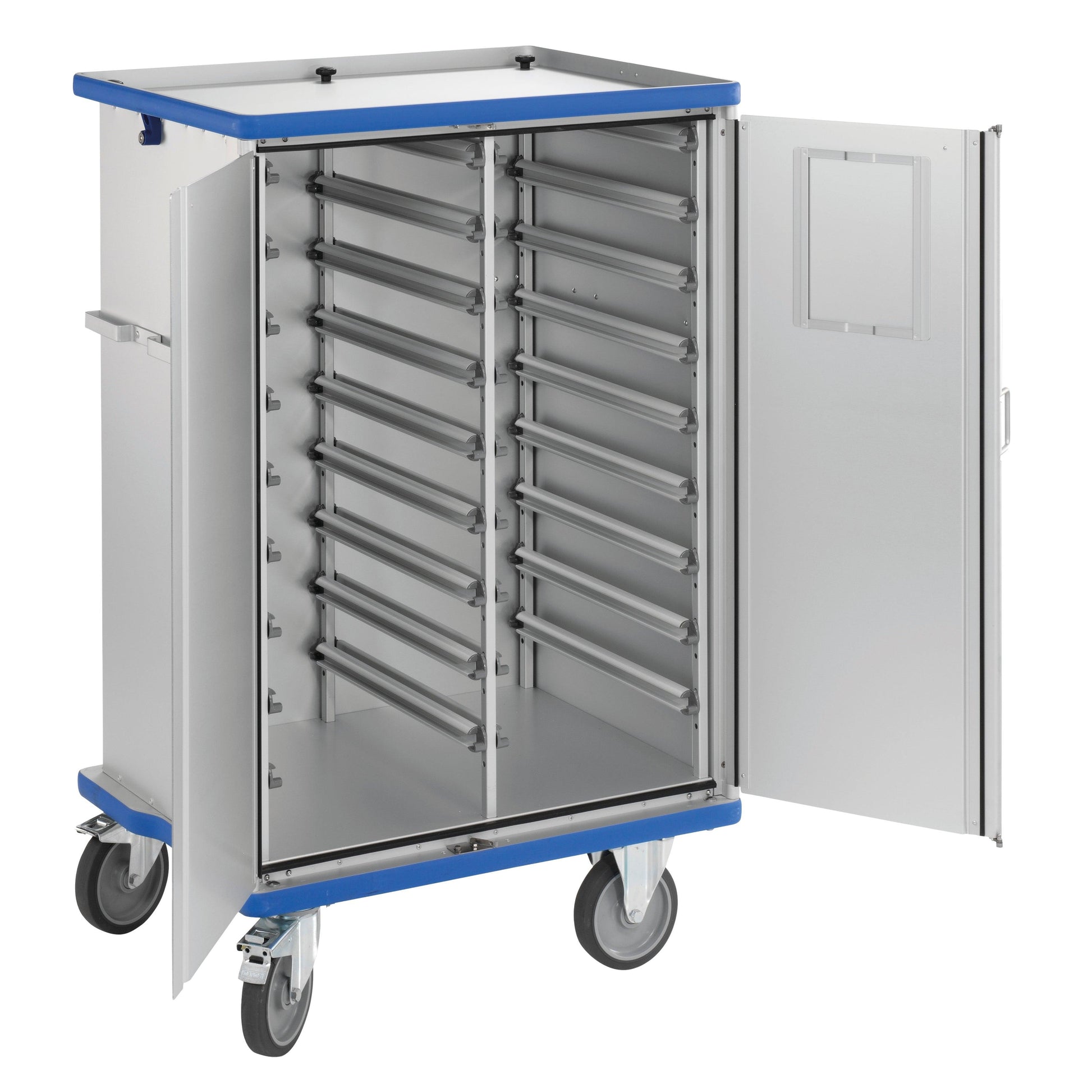 Der Novocal Geschlossene Modulwagen aus eloxiertem Aluminium verfügt über 2 Türen mit Riegelverschluss, waagerechte Einschübe, vier große Rollen und blaue Stoßfänger. Ideal zur Materiallagerung.