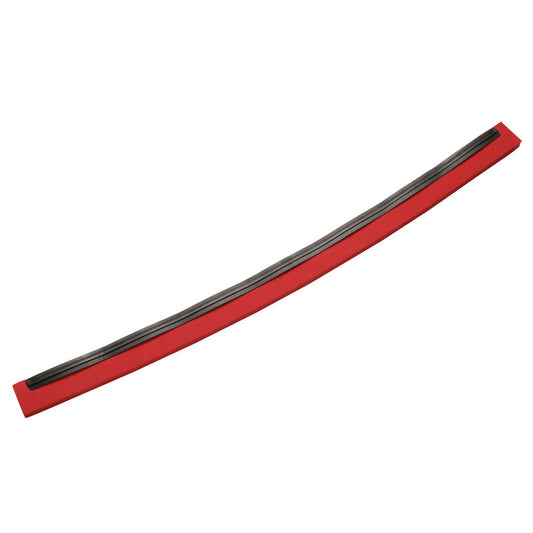 Eine geschwungene rot-schwarze ERSATZ-GUMMILIPPE, 1-lippig, Lebensmittelgummi (700x20x22mm) von Haug Bürsten KG, auf weißem Hintergrund.