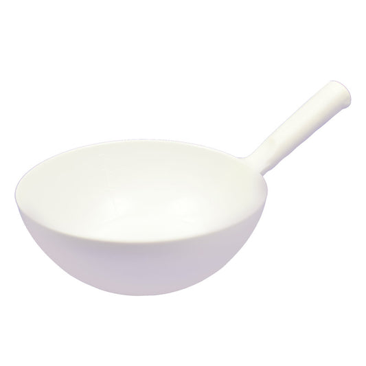 Die SCHÖPFKELLE RUND 1,5 L von Haug Bürsten KG (360 x ø220 x 80 mm) ist eine weiße, runde Porzellanschale mit geradem Griff, ideal zum Erhitzen und Verdampfen von Flüssigkeiten im Labor.